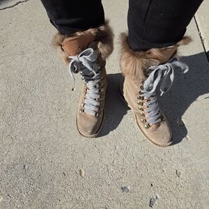 Brunello Cucinelli High-end Designer Cozy Tan Fur-Trimmed Winter Boots